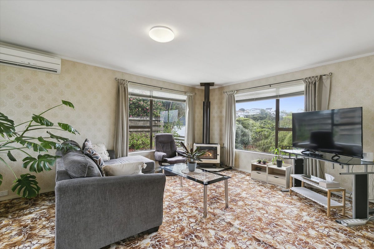 130 John Sims Drive, Johnsonville, Wellington - Carousel 1