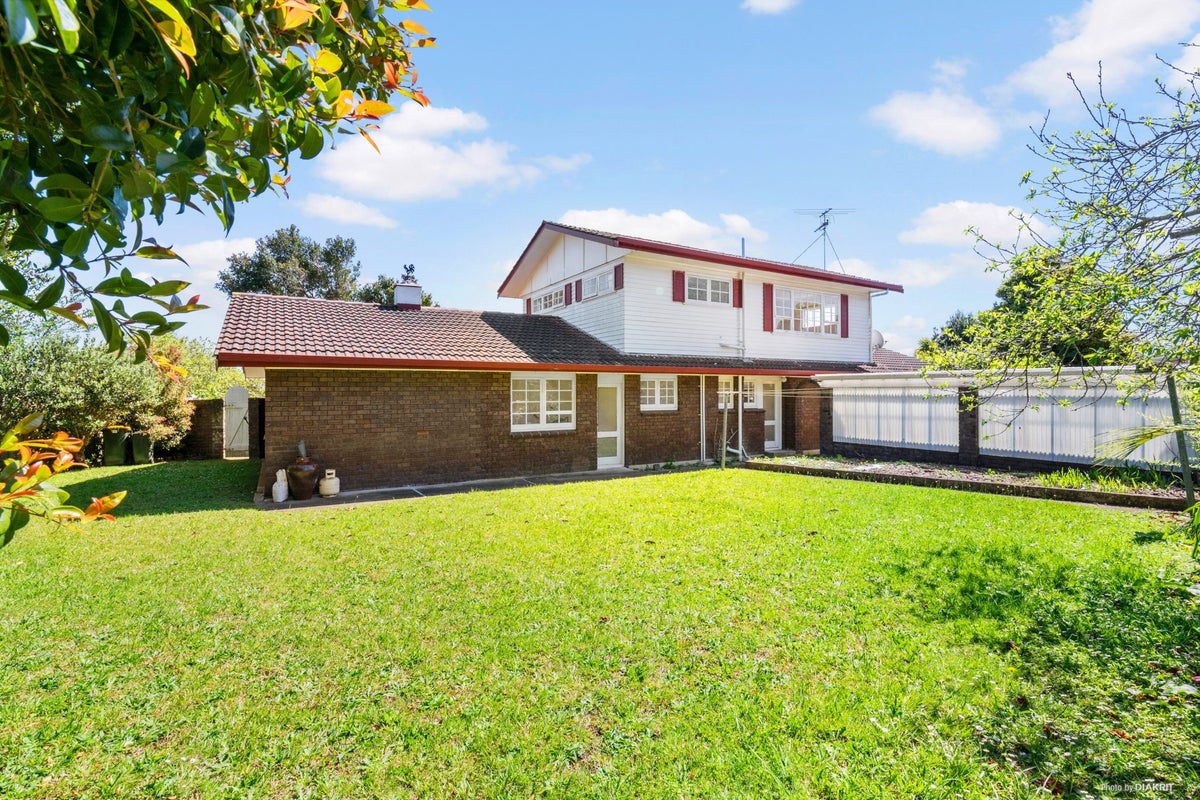 5 Diosma Place, Botany Downs, Auckland - Carousel 1