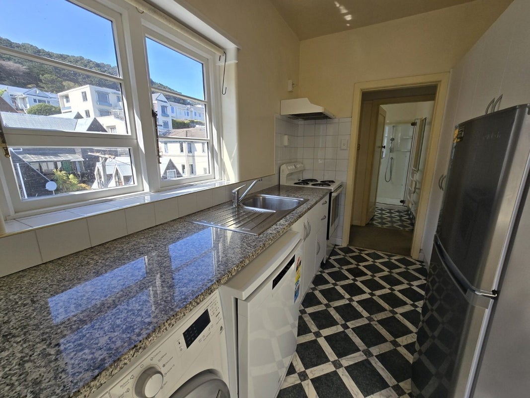 7/82 Majoribanks Street, Mount Victoria, Wellington, Wellington - Carousel 2