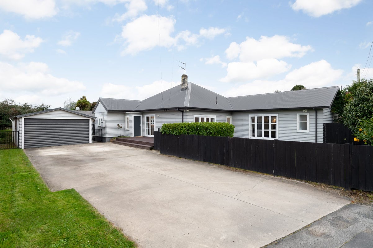 33 Hobson Street, Maeroa, Hamilton - Carousel 1