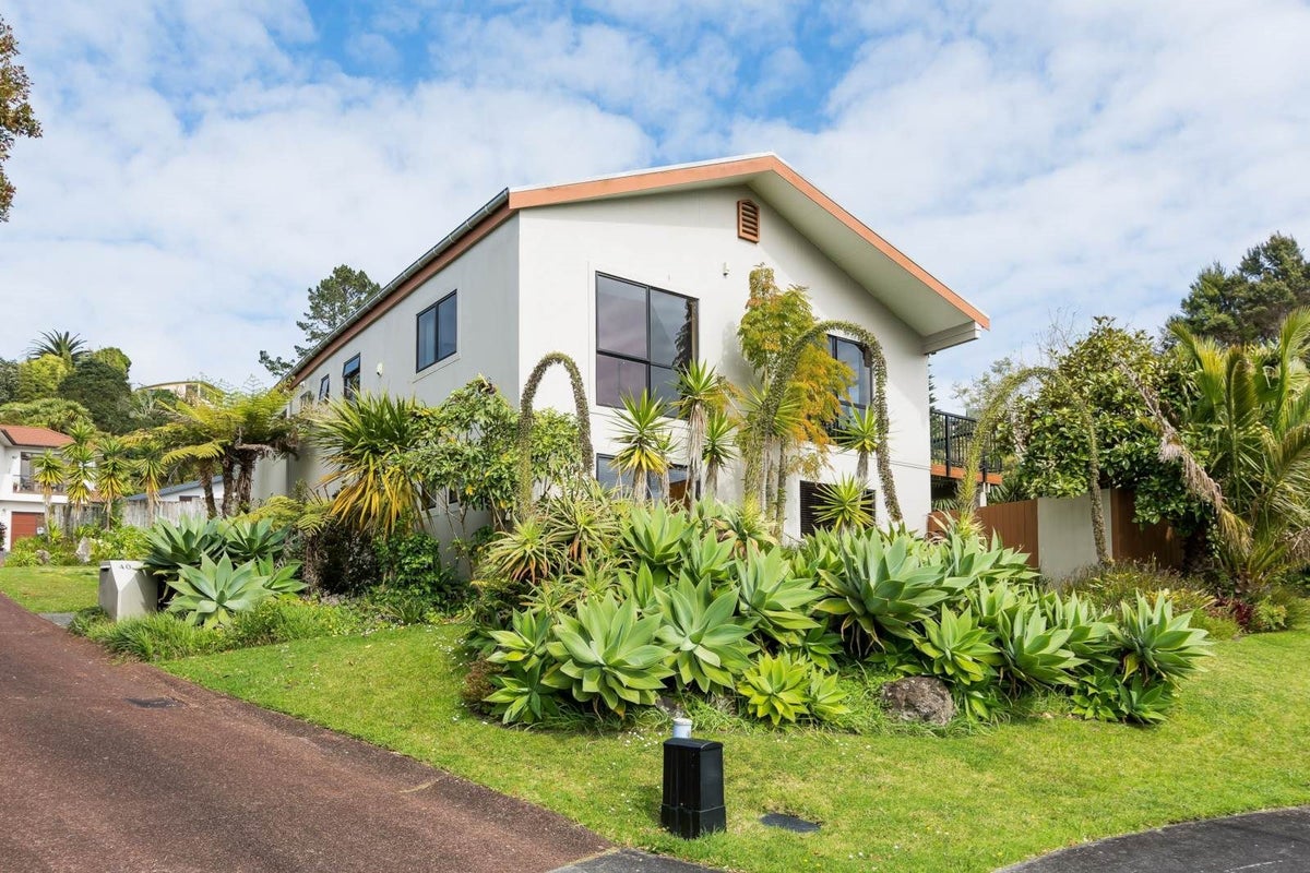 40 Woodridge Avenue, Northcross, Auckland - Carousel 1