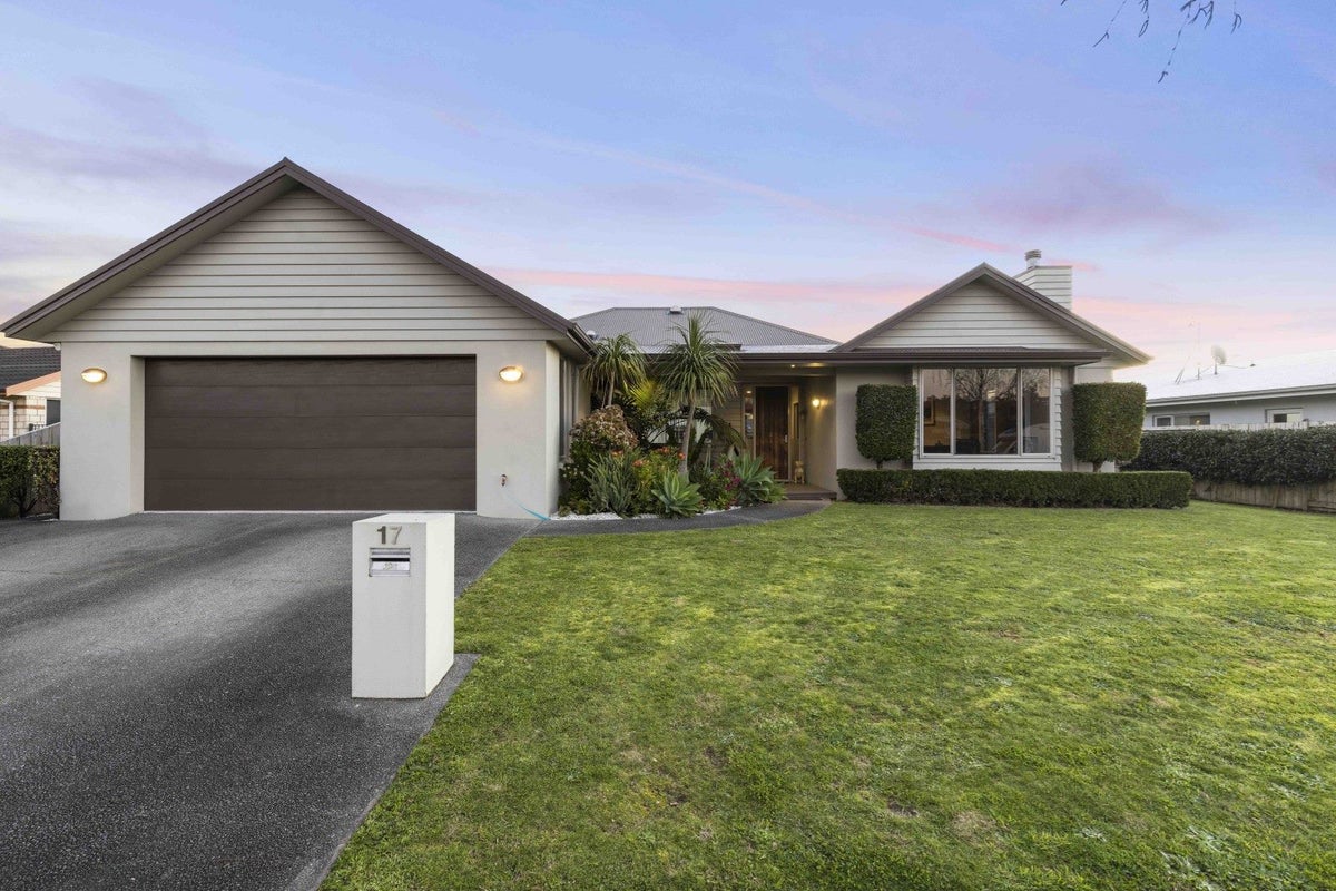 17 Barrington Drive, Huntington, Hamilton - Carousel 2