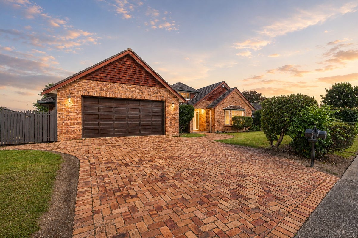 9 Glenross Drive, Wattle Downs, Auckland - Carousel 1