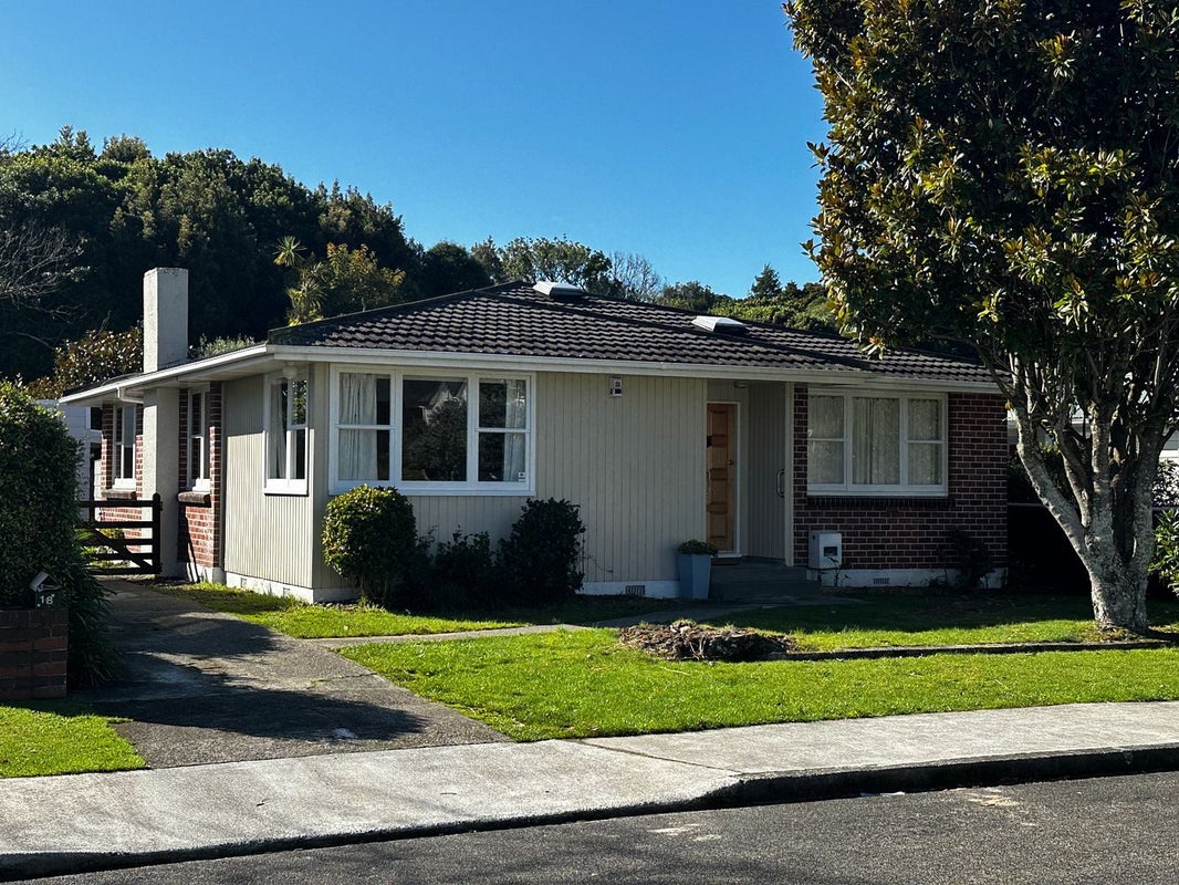 18 Whirinaki Crescent, Heretaunga, Upper Hutt - Carousel 1