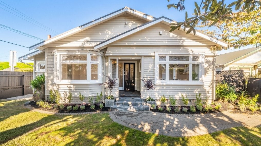120 Knights Road, Hutt Central, Lower Hutt - Carousel 1