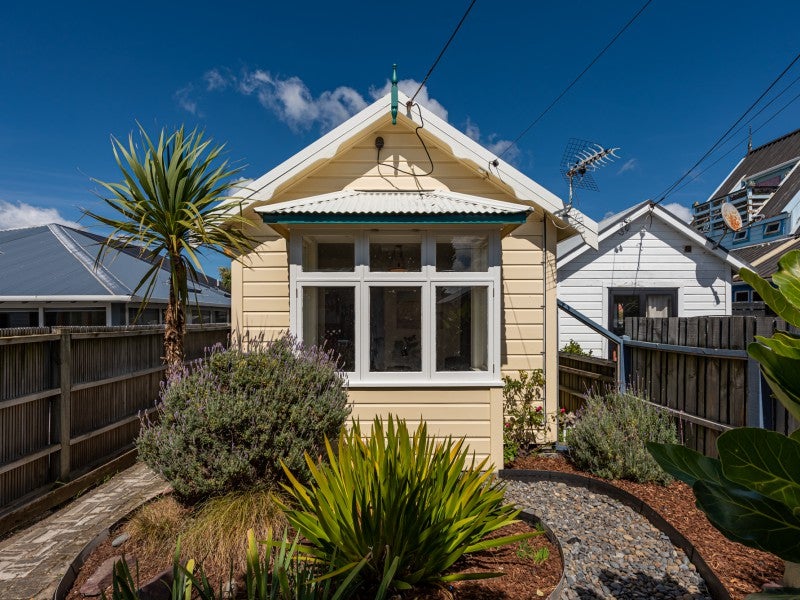 36 Apu Crescent, Lyall Bay, Wellington - Carousel 1
