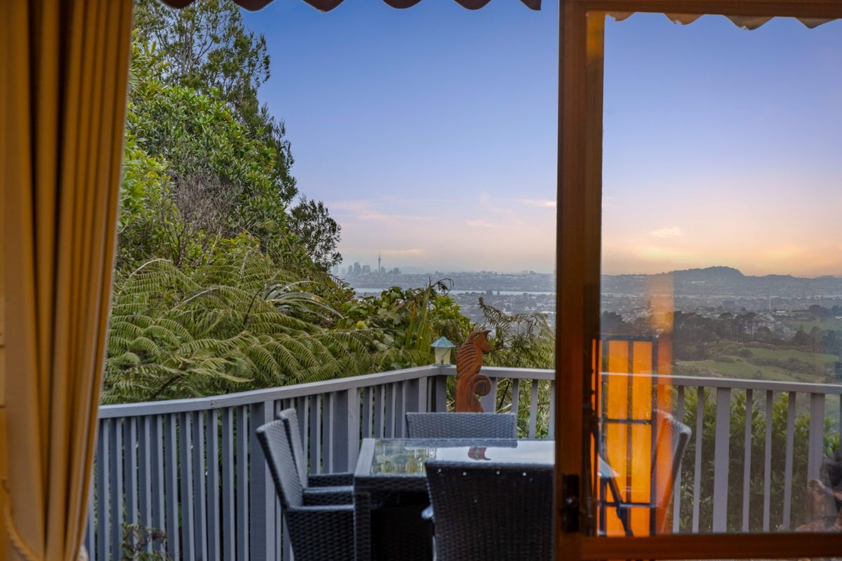 1124 Scenic Drive North, Swanson, Auckland - Carousel 2