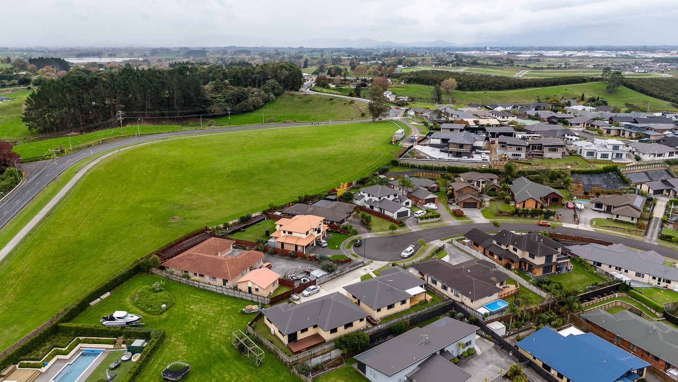 11B Sharaleigh Place, Grandview Heights, Hamilton - Carousel 11