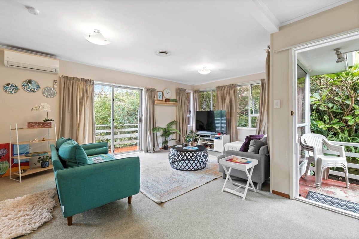31 Regency Place, Sunnynook, Auckland - Carousel 2