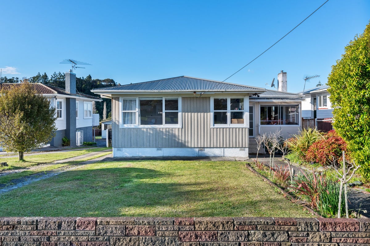 18 Huruhuru Road, Massey, Auckland - Carousel 2