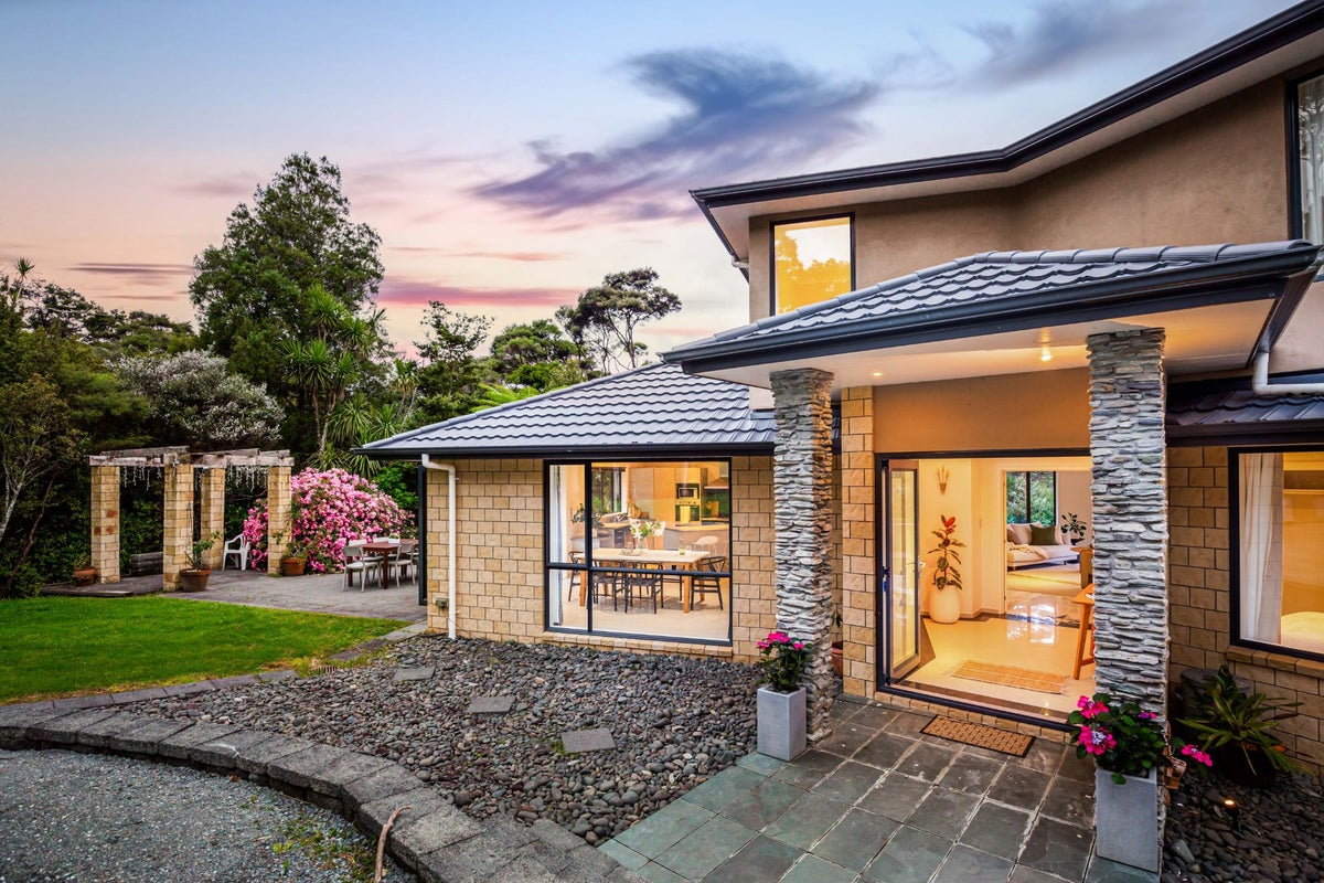 129 Stoney Creek Drive, Henderson - Carousel 2