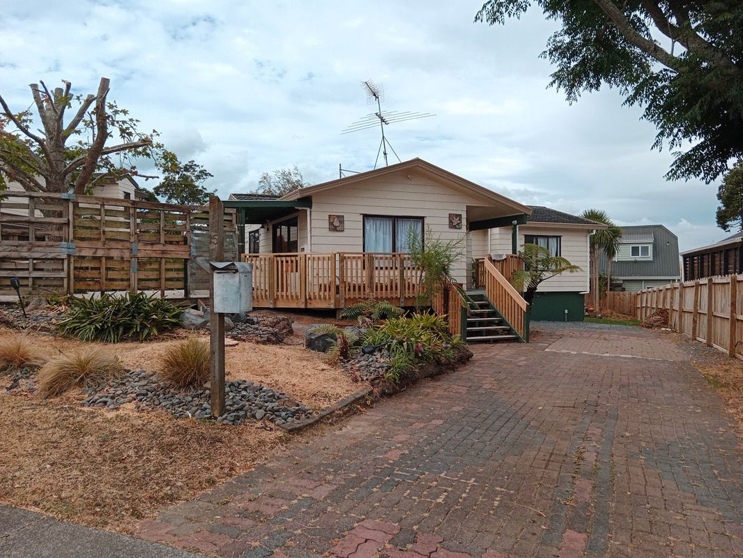 15 Sandgate Avenue, Botany Downs, Auckland - Carousel 1