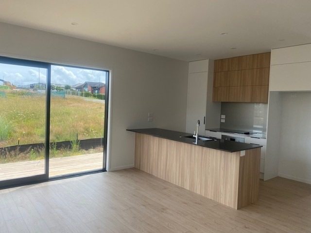 42 Mahutonga Avenue, BEACHLANDS, AUCKLAND - Carousel 2