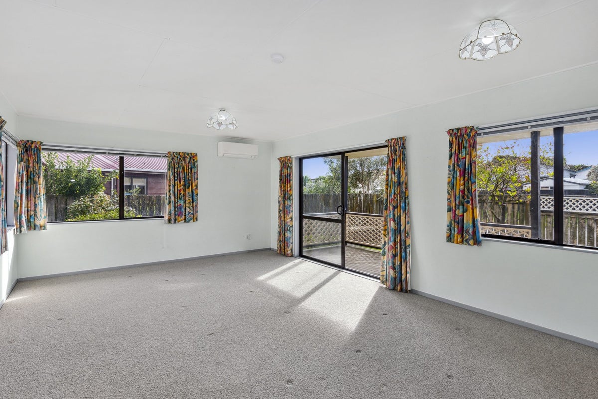 99 Queens Road, Waikanae Beach, Waikanae - Carousel 2