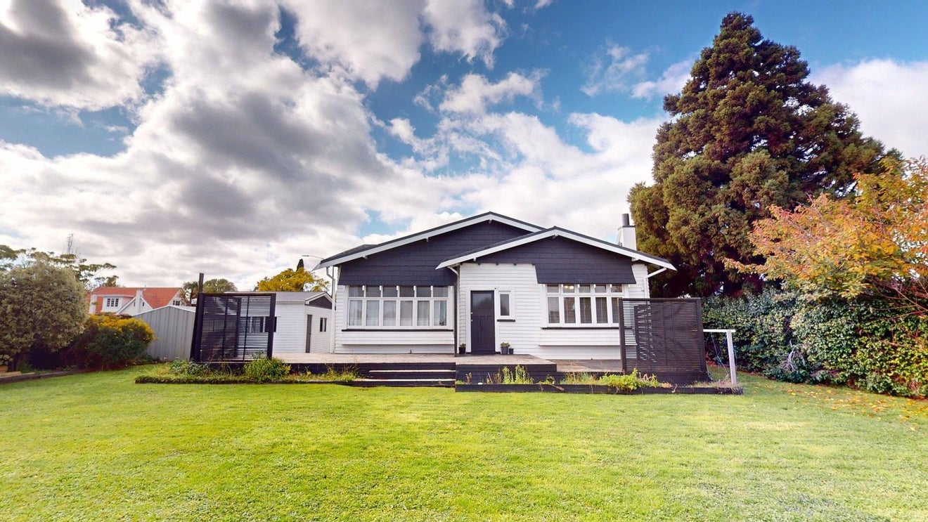 201 Fitzherbert Avenue, West End, Palmerston North - Carousel 29
