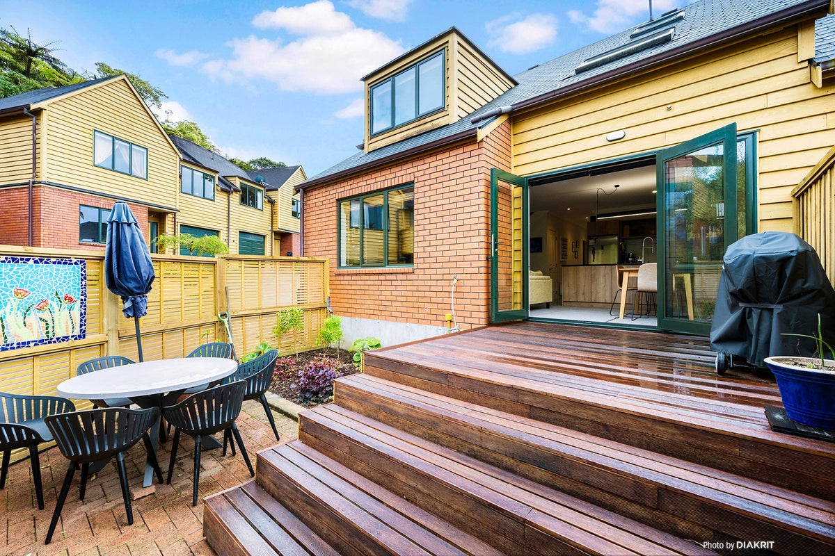 59 Futuna Close, Karori, Wellington - Carousel 1