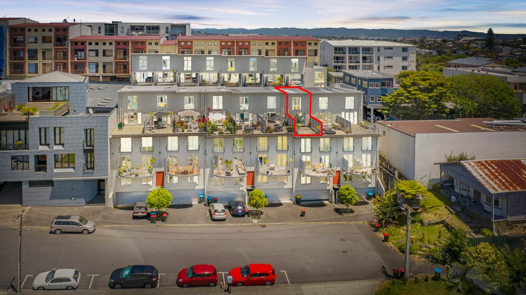 33R Charlotte Street, Eden Terrace, Auckland - Carousel 1