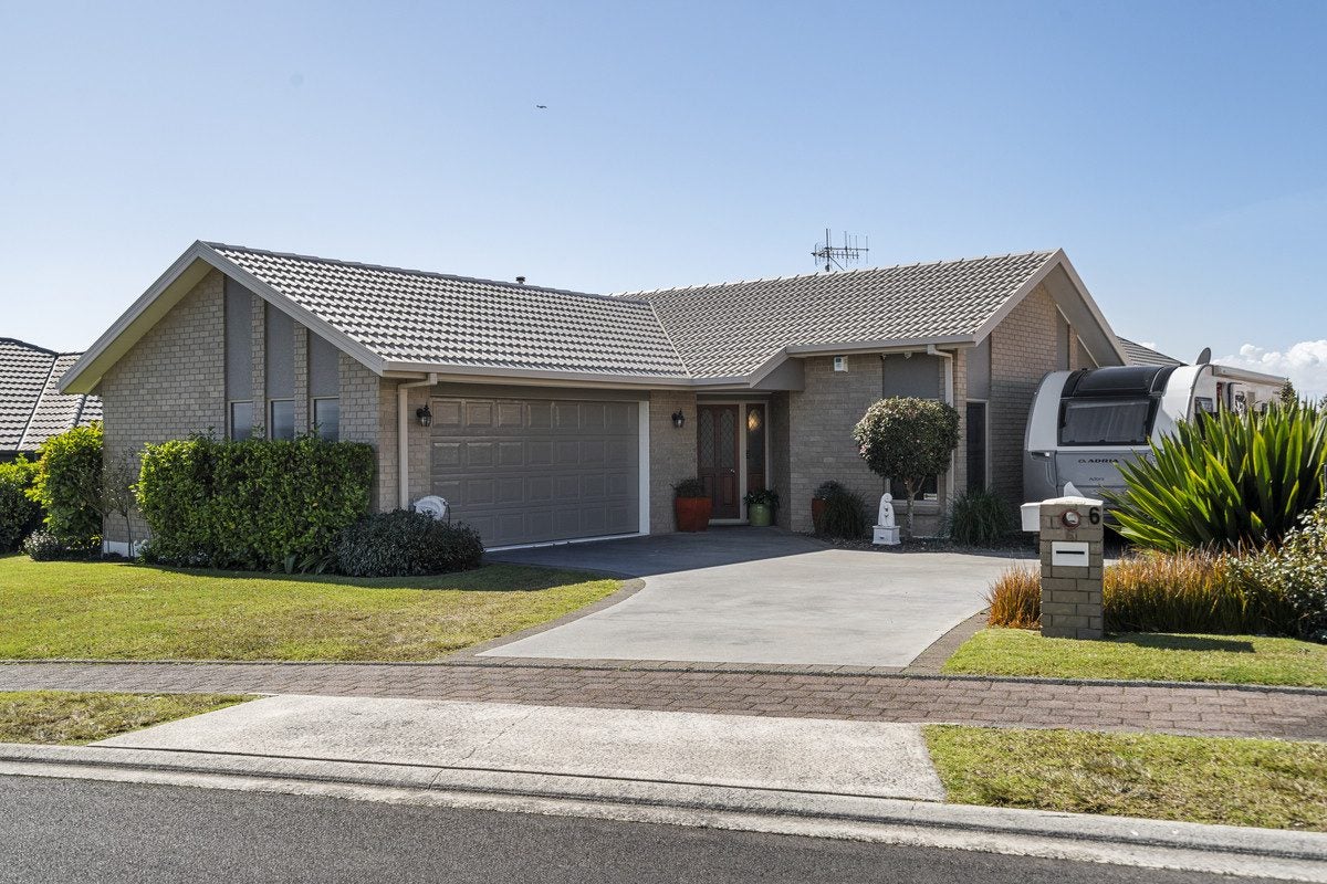 6 Downing Place, Welcome Bay, Tauranga - Carousel 1