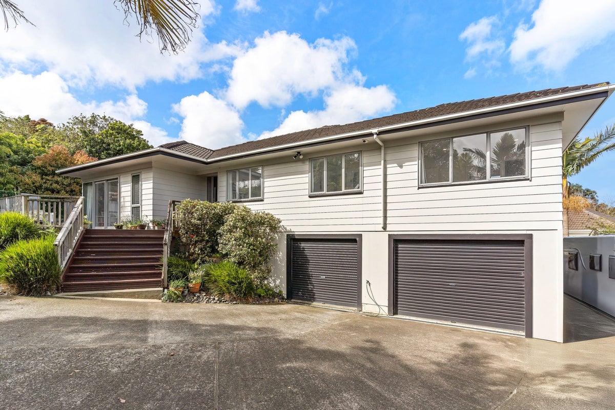 32 John Downs Drive, Browns Bay, Auckland - Carousel 1