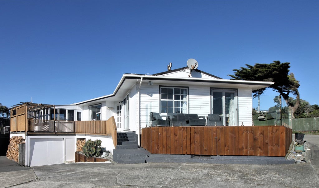 1 Bothamley Lane, Titahi Bay, Porirua - Carousel 2