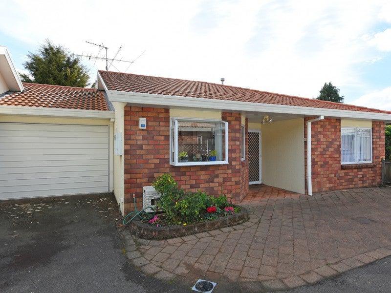 4/27 LANE ST, WALLACEVILLE, UPPER HUTT - Carousel 1
