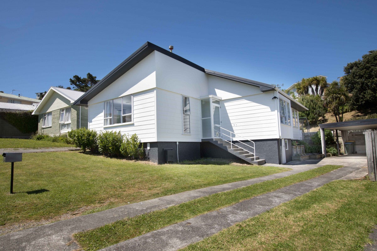 6 Keith Hart Grove, Titahi Bay, Porirua - Carousel 1