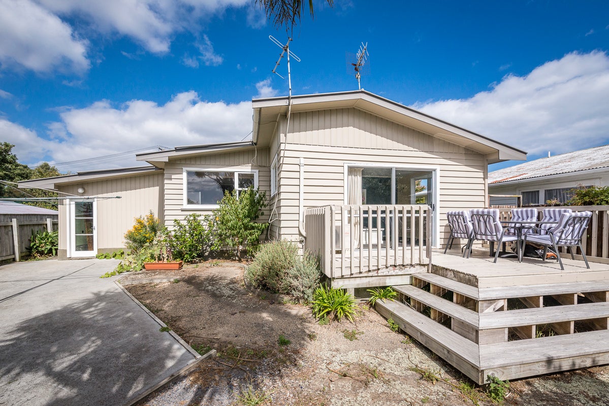 6 Kaka Road, Raumati Beach, Paraparaumu - Carousel 1