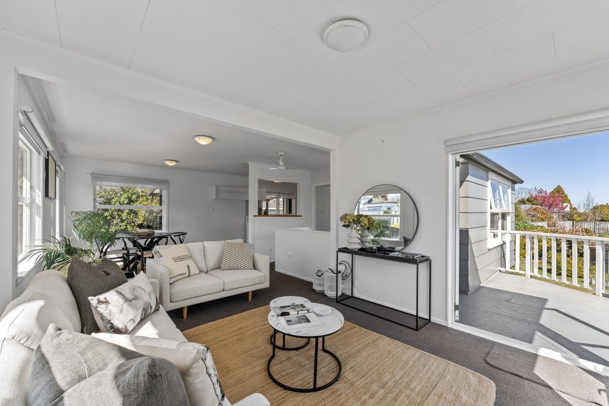 21 Sunset Street, Hilltop, Taupo - Carousel 2