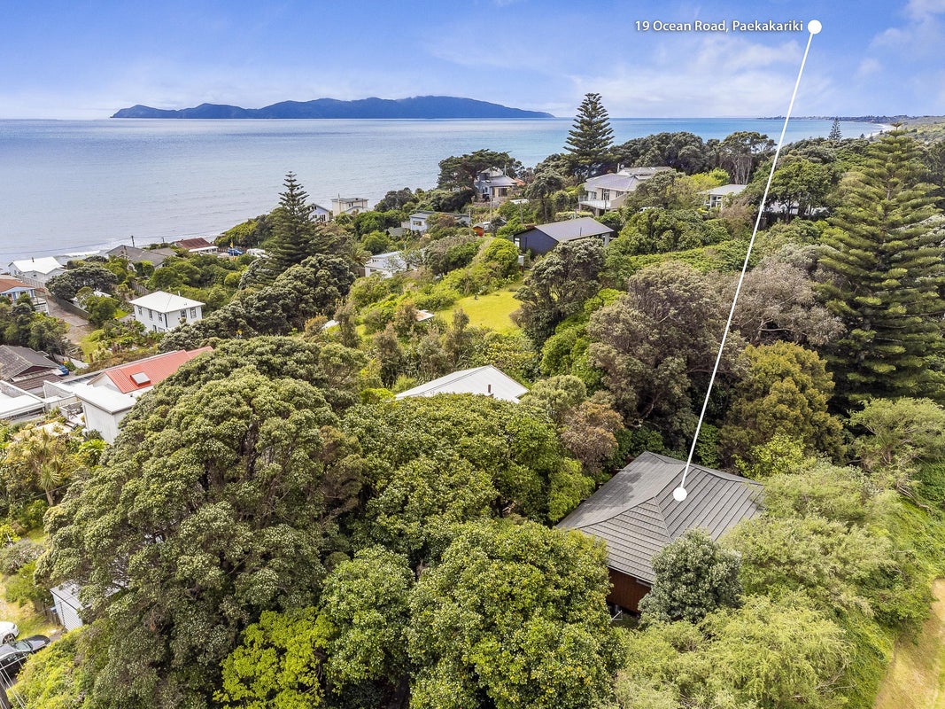 19 Ocean Road, Paekakariki - Carousel 1
