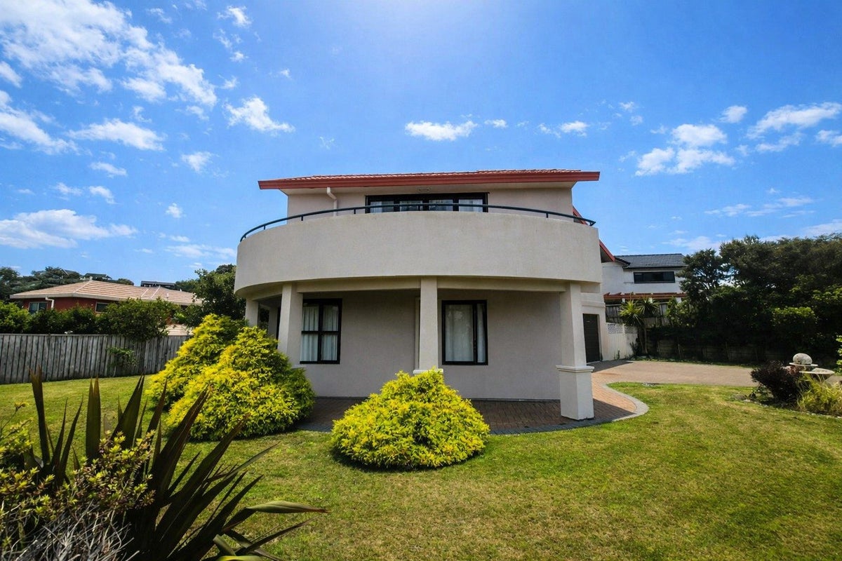 24 Pendennis Point, Camborne, Porirua - Carousel 2
