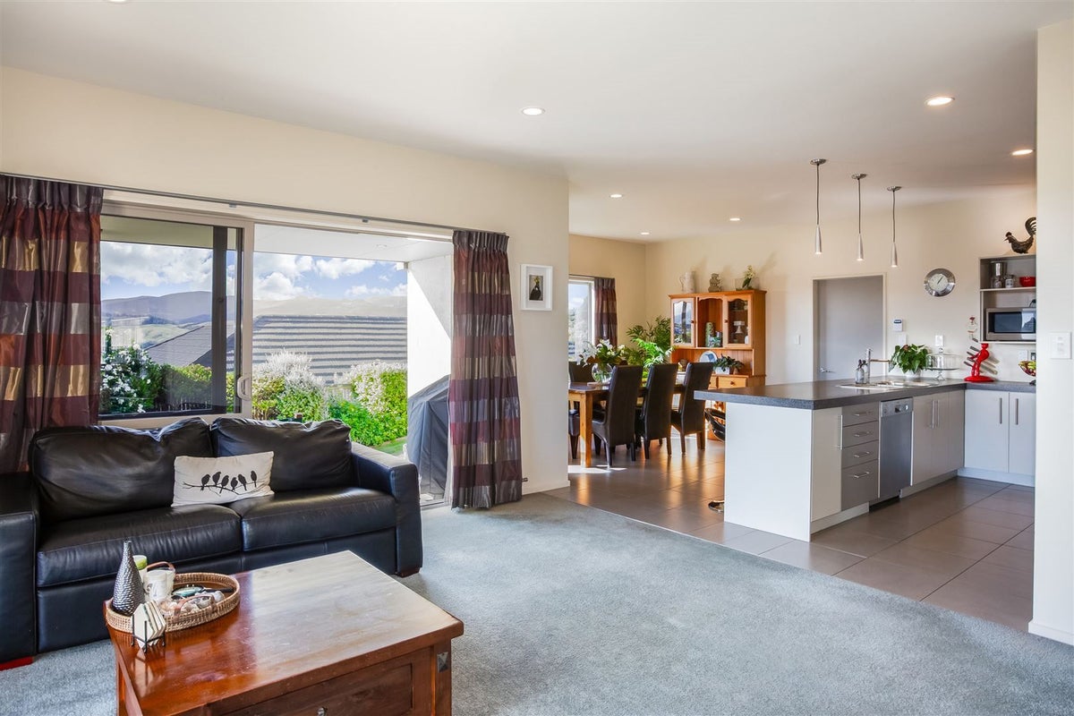 25 Endeavour Drive, Whitby, Porirua - Carousel 2