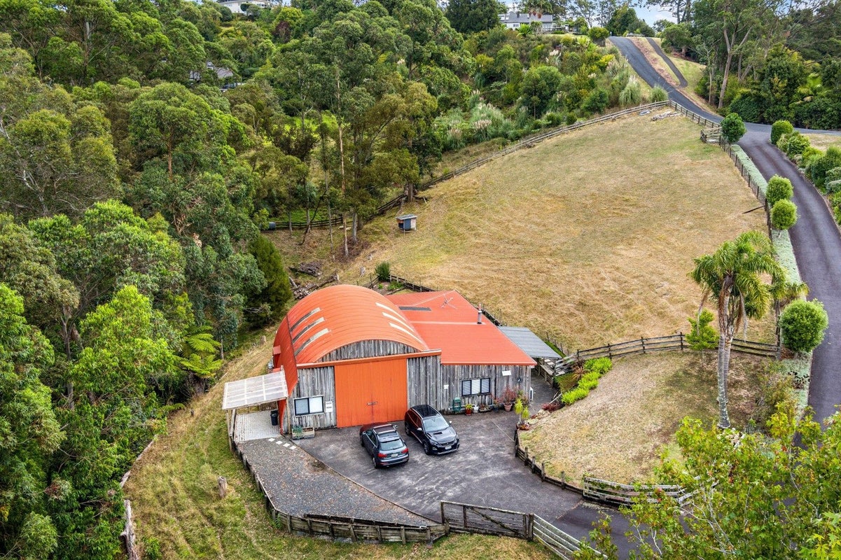 17 Hayley Lane, East Tamaki Heights, Auckland - Carousel 1
