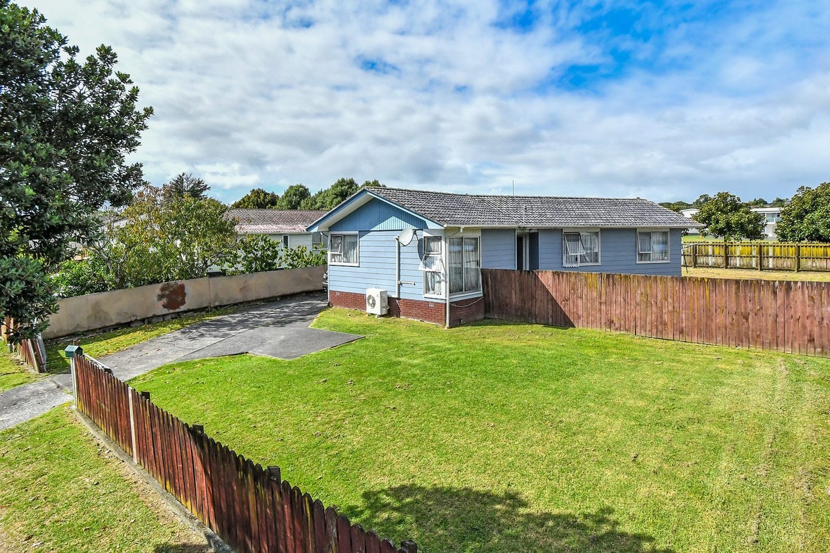 71 Te Irirangi Drive, Clover Park, Auckland - Carousel 1