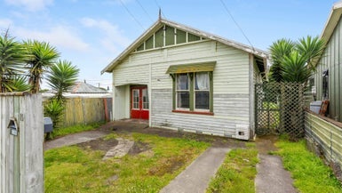 15 Manuka Street, Castlecliff, Whanganui - Carousel 1