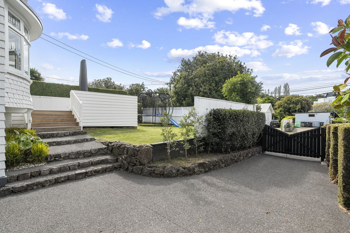 2 Altham Avenue, Mount Eden, Auckland - Carousel 2