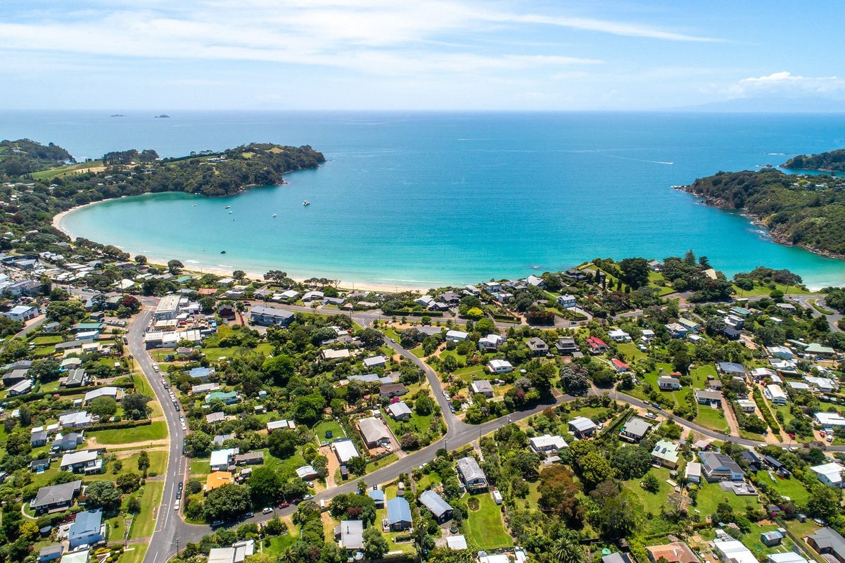 1 Puriri Road, Oneroa, Waiheke Island - Carousel 2