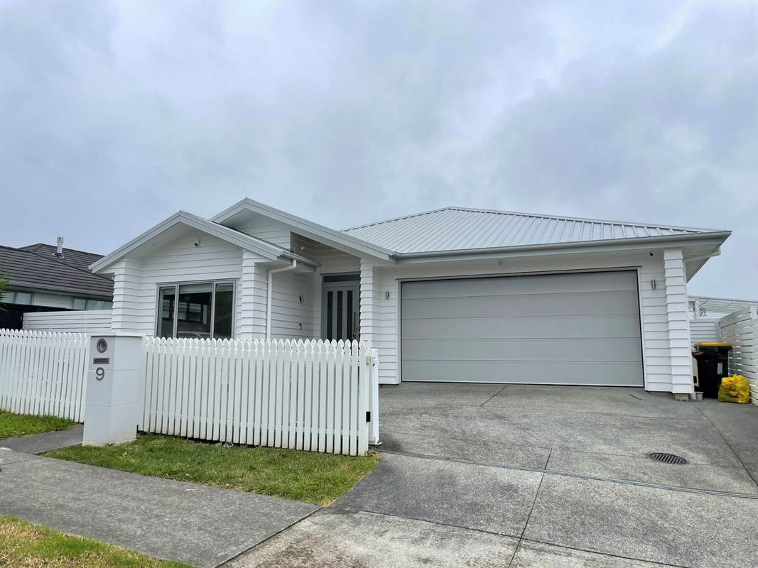 9 Ian Gordon Lane, Orewa, Orewa - Carousel 1