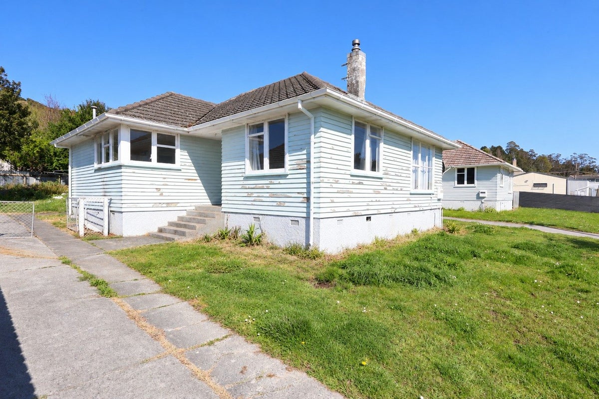 5 Belfast Crescent, Inner Kaiti, Gisborne, Gisborne - Carousel 1