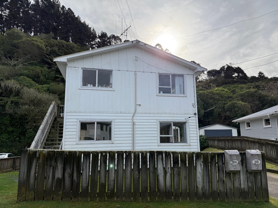 50 Kiwi Crescent, Tawa, Wellington - Carousel 14
