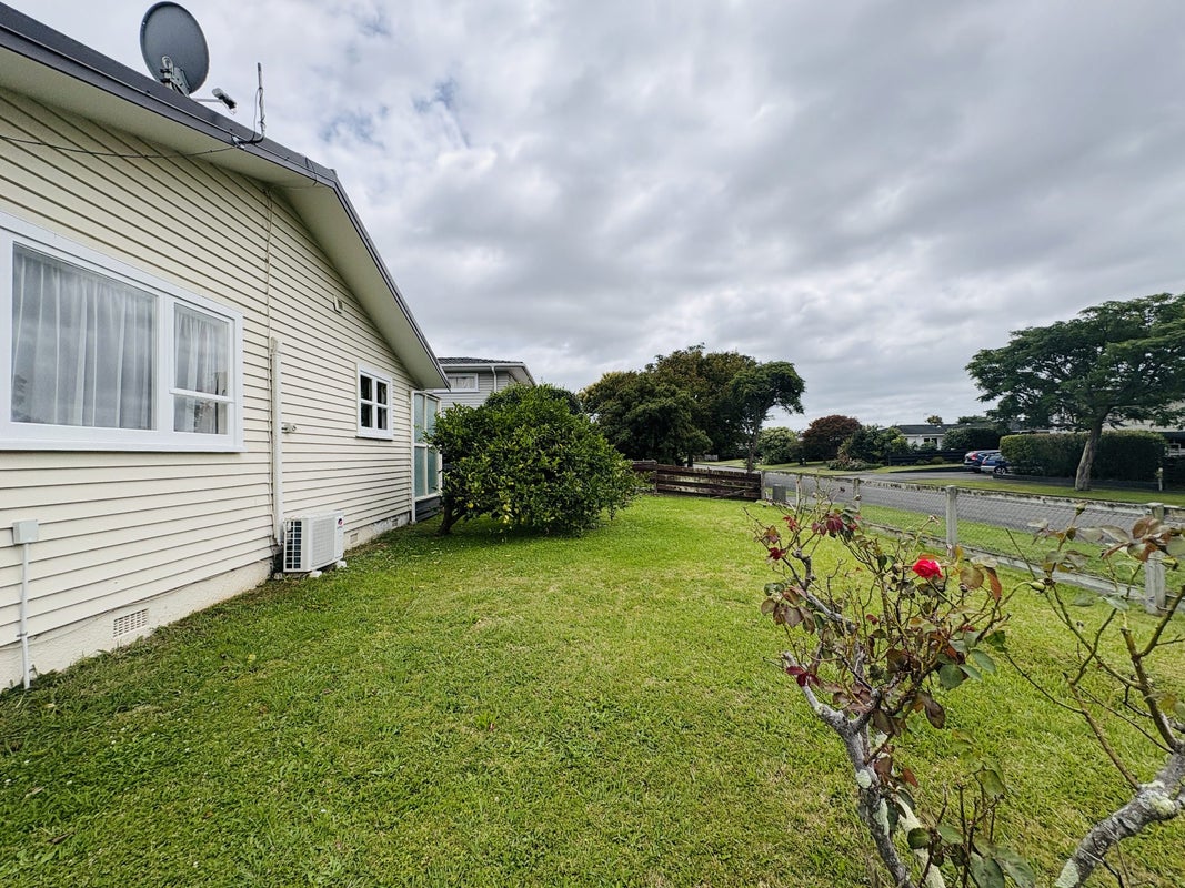 80A Wikiriwhi Crescent, Awapuni, Palmerston North - Carousel 2