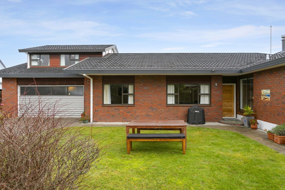 5 Clarke Grove, Richmond Heights, Taupo - Carousel 2