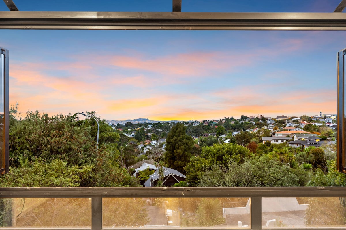 2/8 City View Terrace, Birkenhead, Auckland - Carousel 2