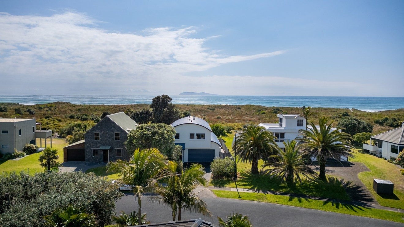 14B Wakanoi Place, Bowentown, Waihi Beach - Carousel 1