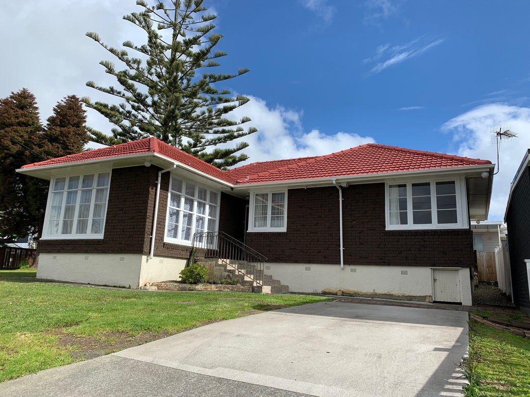 85 Titirangi Road, New Lynn, Auckland - Carousel 1