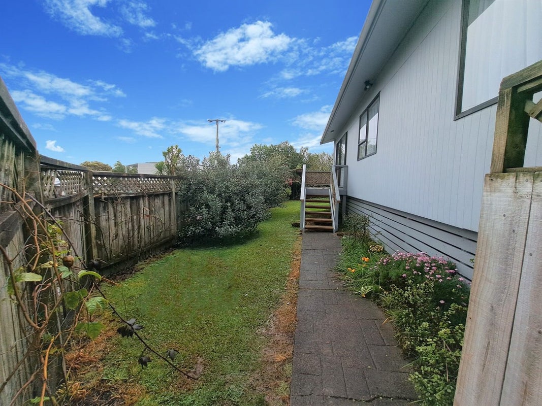 1/133 View Road, Sunnyvale, Auckland - Carousel 9