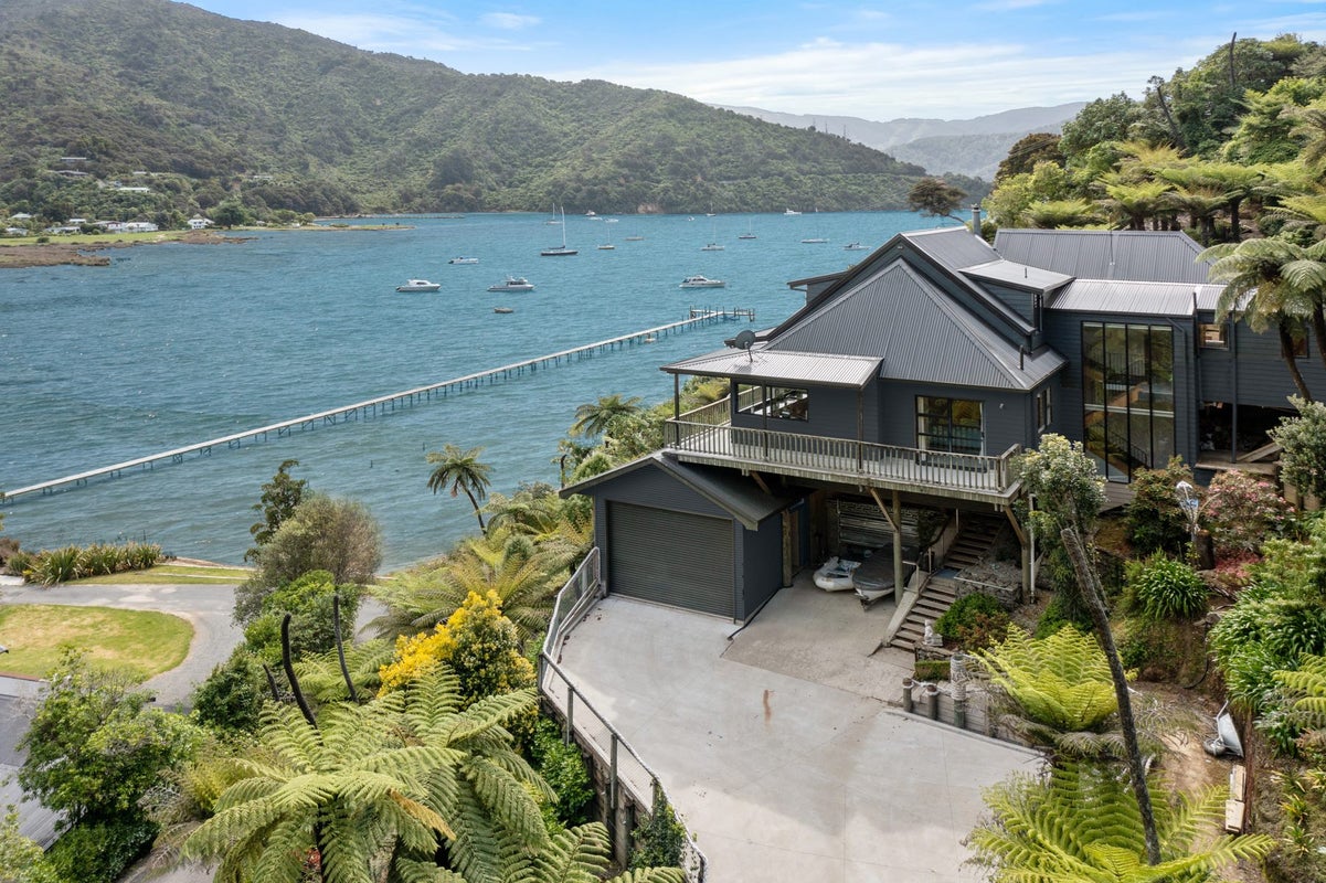 2389 Queen Charlotte Drive, Ngakuta Bay, Picton - Carousel 1