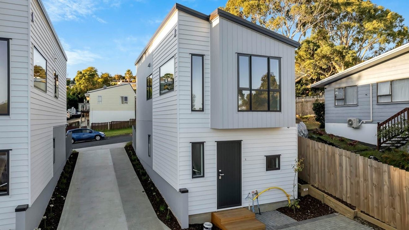 8A Jenanne Place, Totara Vale, Auckland - Carousel 1