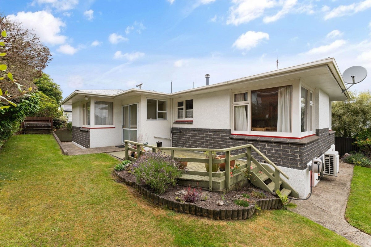 2A Teignmouth Street, Abbotsford, Dunedin - Carousel 1