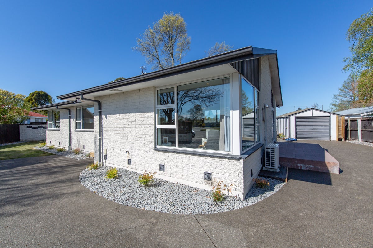 16 Saunders Place, Redwood, Christchurch - Carousel 2