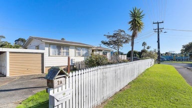 2A Barron Drive, Green Bay, Auckland - Carousel 1